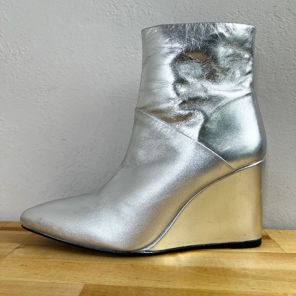 Seychelles Boots Metallic Silver Wedge Ankle Sz 10 Pointed Toe Futuristic Party - Picture 1 of 14